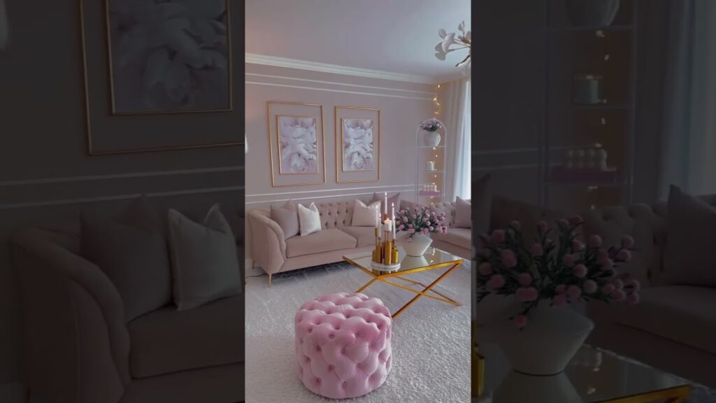 Transformation élégante d’un salon en nuances de rose et or : découvrez des astuces pratiques pour un décor glamour intemporel