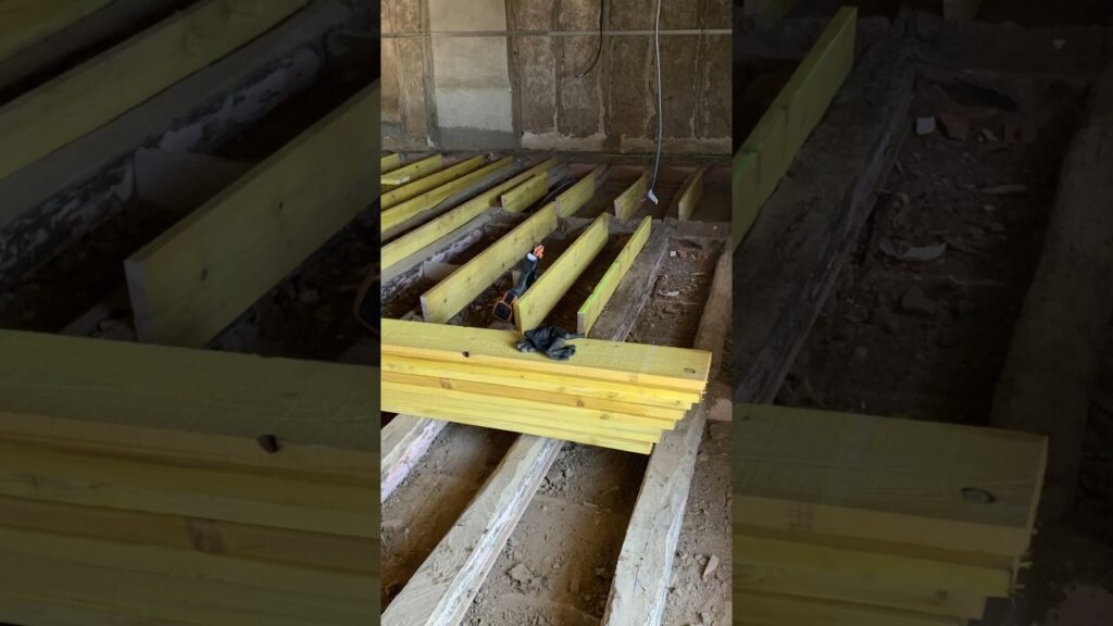 Rénovation d’un plancher en bois : secrets et astuces pour un résultat durable et élégant